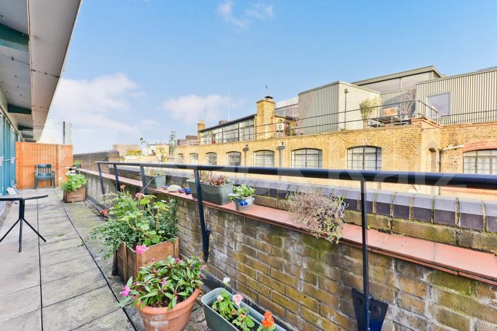 Bright and airy penthouse apartment near London Bridge Station Lion Court, Shand Street, London Bridge